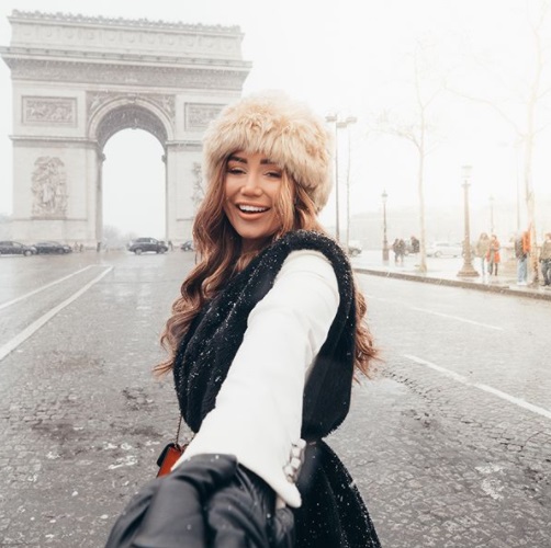 Pia Muehlenbeck zwiedza zimą Paryż